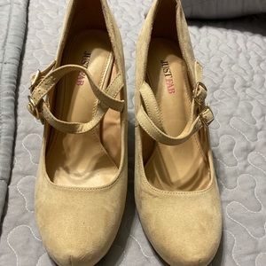 Women’s just fab tan heals.